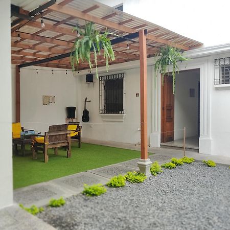 Blue Moon Hostel Antigua Ngoại thất bức ảnh