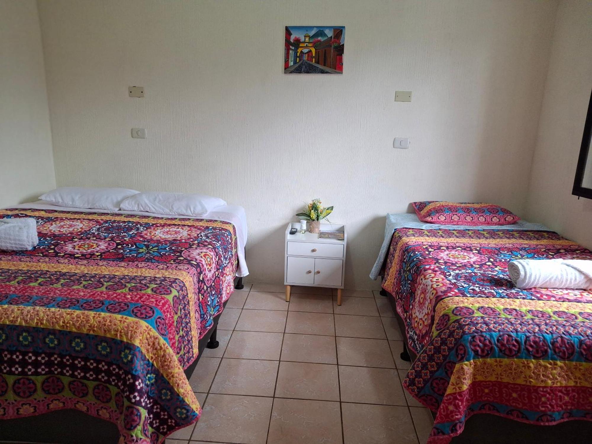 Blue Moon Hostel Antigua Ngoại thất bức ảnh