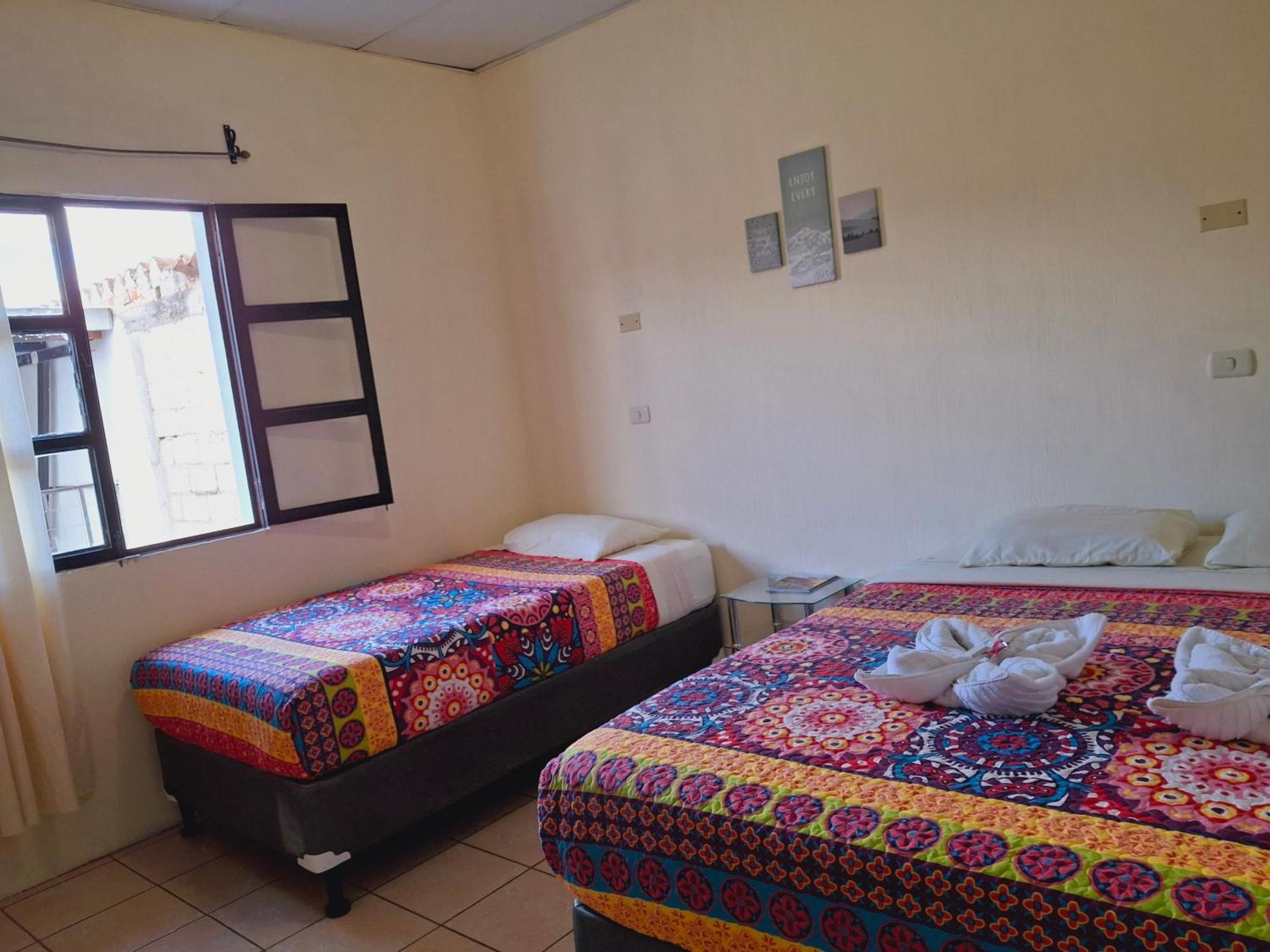 Blue Moon Hostel Antigua Ngoại thất bức ảnh