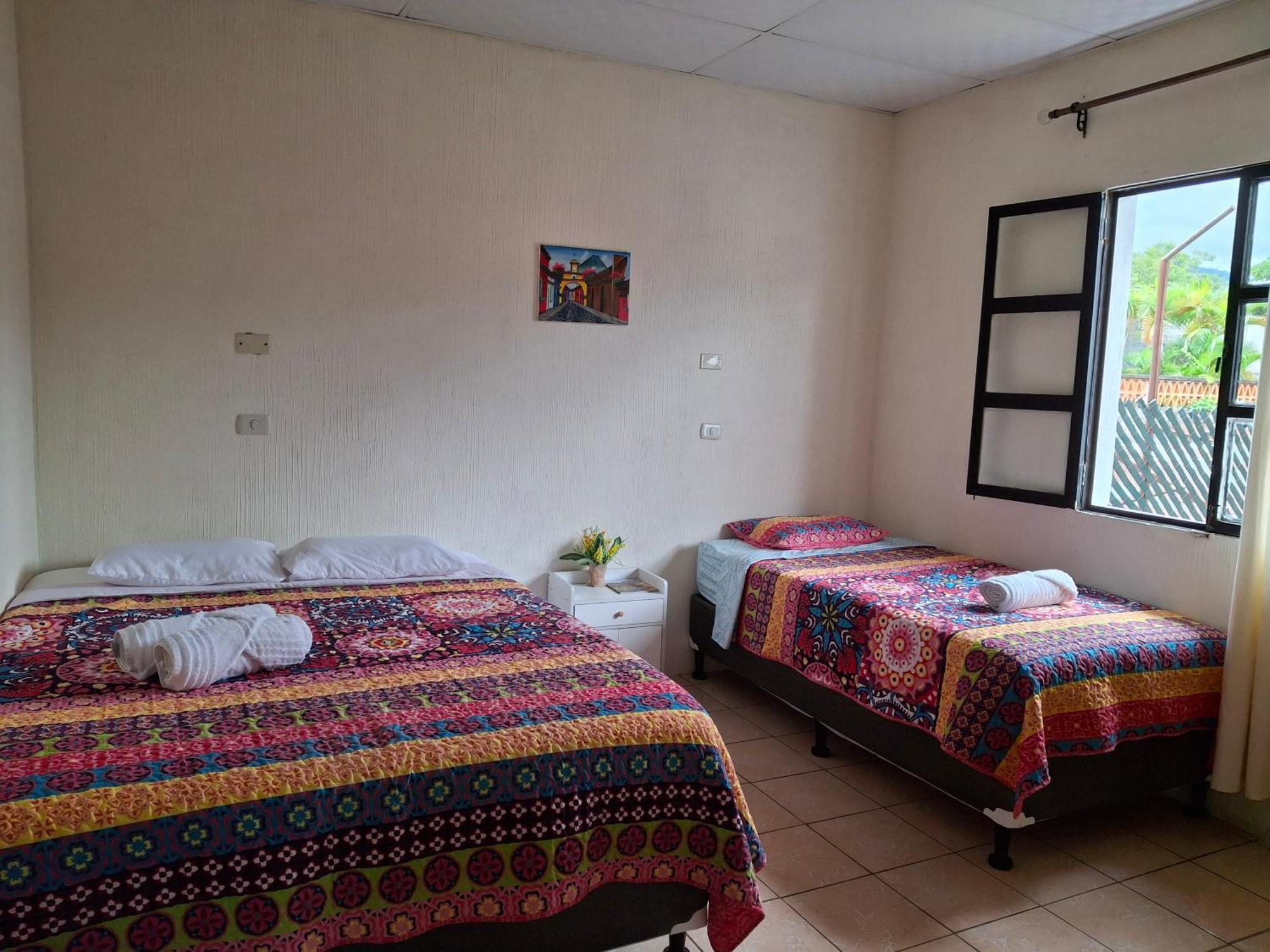 Blue Moon Hostel Antigua Ngoại thất bức ảnh